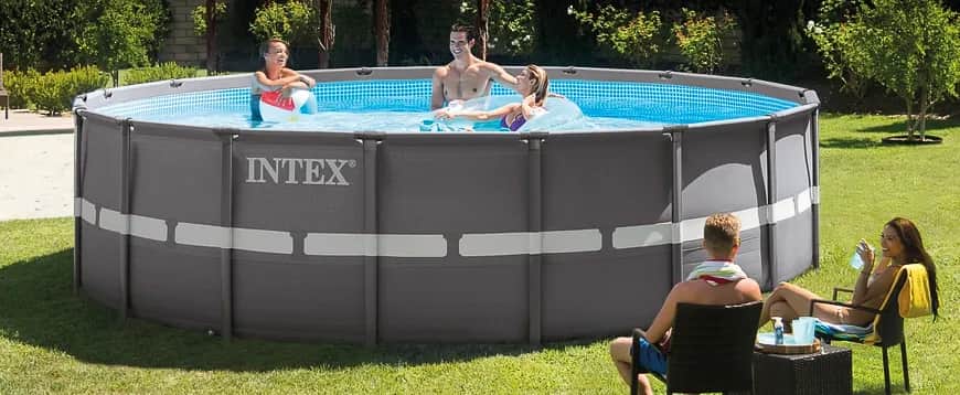 Basen ogrodowy z pompą czy bez - co wybrać dla czystej wody?