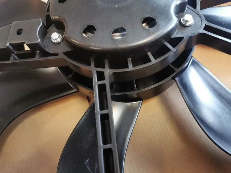 Kiedy włącza się wentylator chłodnicy? Oto kluczowe informacje