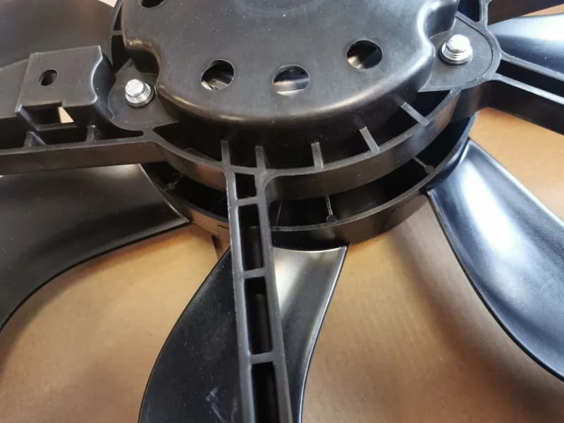 Kiedy włącza się wentylator chłodnicy? Oto kluczowe informacje