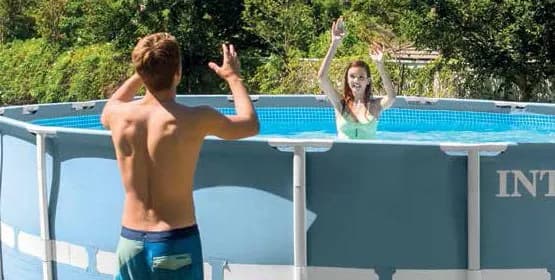 Jakiej firmy kupić basen ogrodowy? Porównanie najlepszych marek