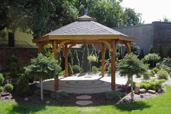 Co na dach altany: najlepsze materiały, które zaoszczędzą Twój czas