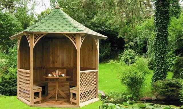 Jak pomalować altanę na działce, aby uniknąć najczęstszych błędów